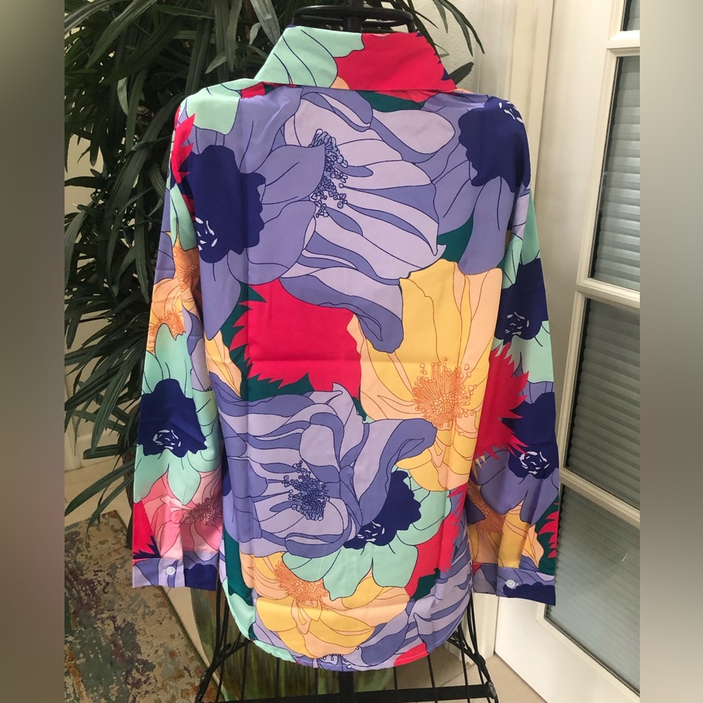 💜🩷💛💚 Multi-Color Floral Button-Up Blouse. - Picture 2 of 4